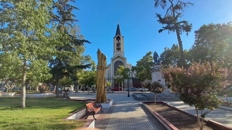 Plaza de Armas de San Bernardo: El Corazón Verde y Cultural del Sur de Santiago